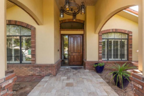 Mesa Mansion - Beautiful Pool, Hot Tub - Sleeps 32